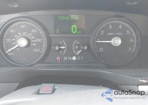 2010 Lincoln Town Car Signature Limited z USA, uszkodzony, nr VIN 2LNBL8CV7AX615844